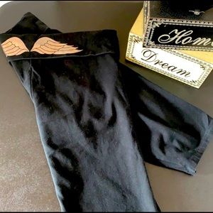 Never worn Victoria’s Secret workout crop.